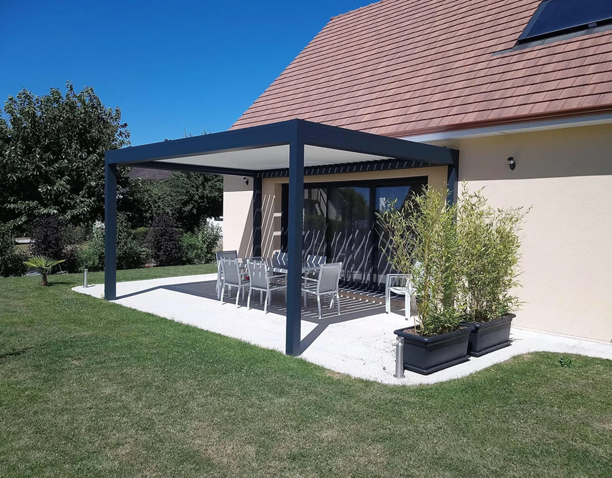Pergolas & stores